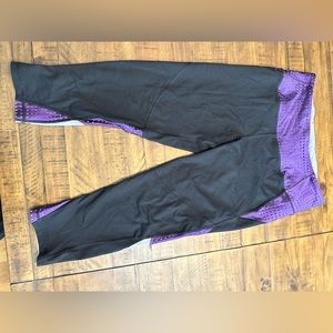 Victoria’s Secret Knockout high rise Capri size Large